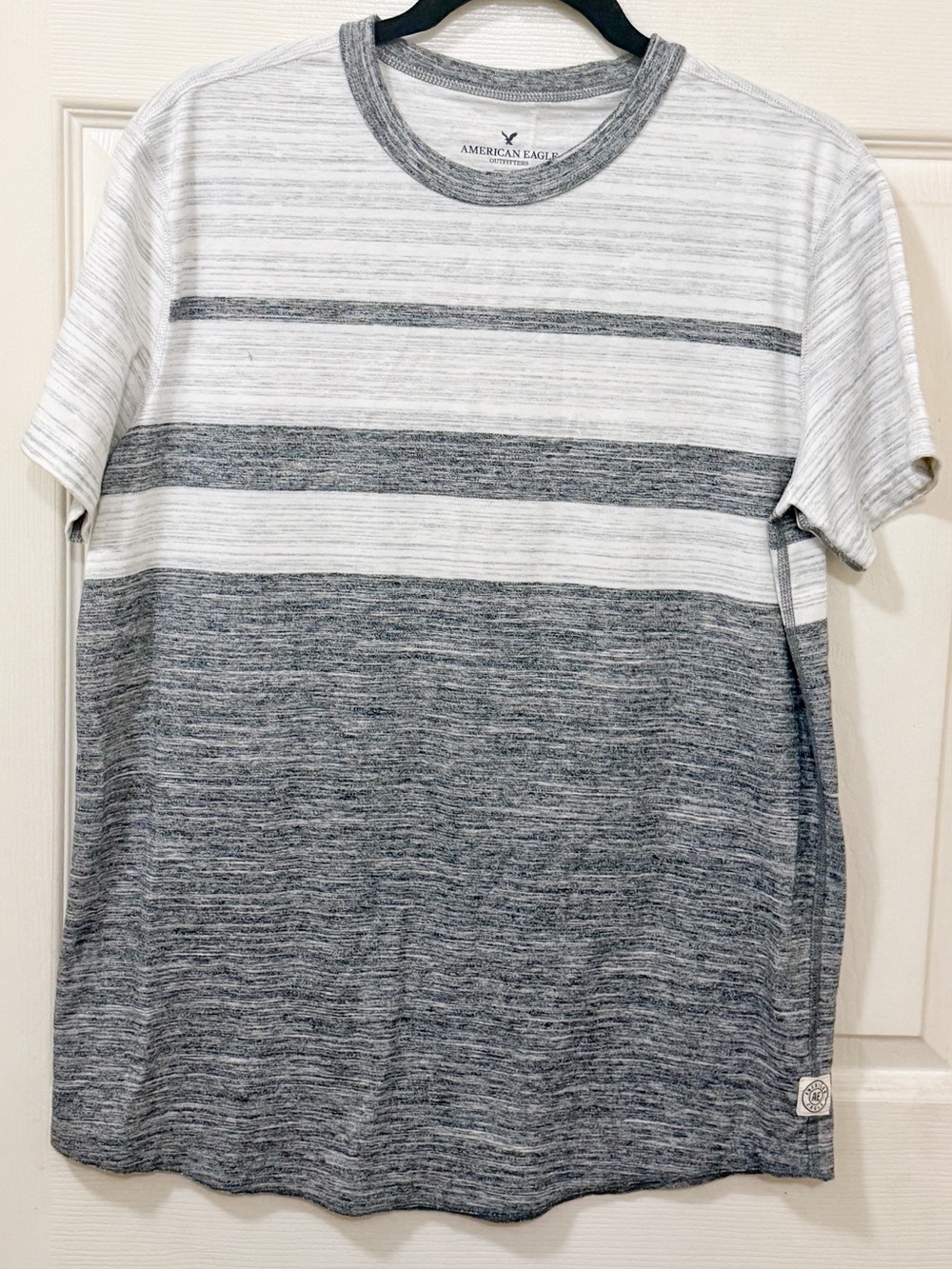 American Eagle Outfitters Men’s White and Gray Striped Crew Tee Flex